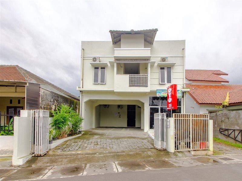 Oyo 3083 D Kost 3 Syariah Hotel